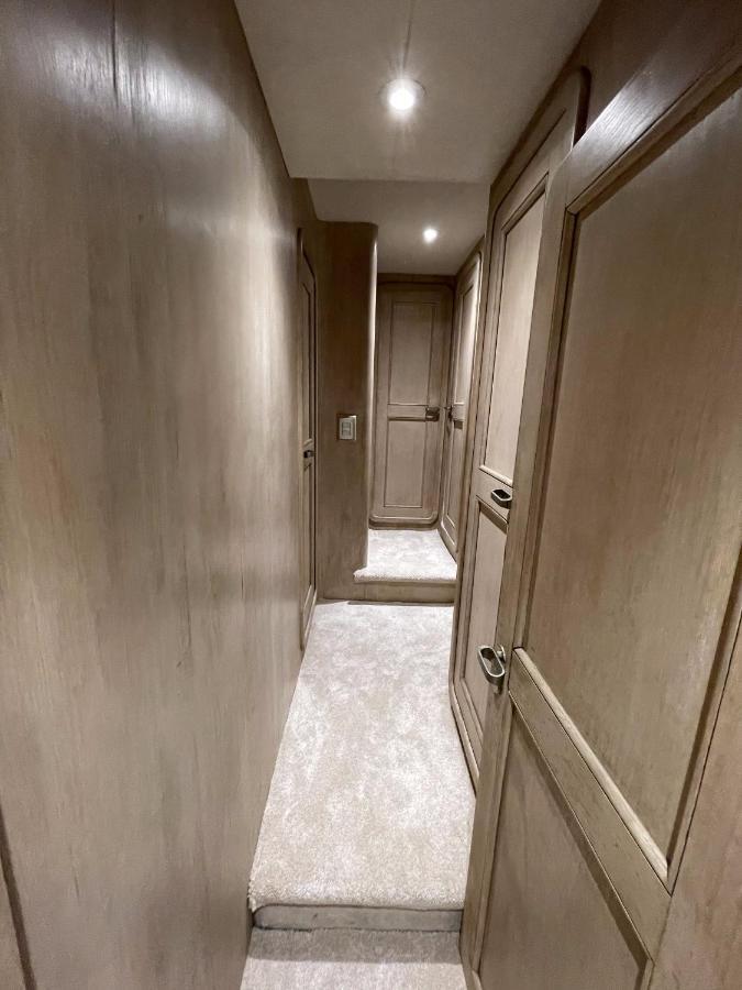 Hotel Yacht Sotavento Sant Adria de Besos Kültér fotó